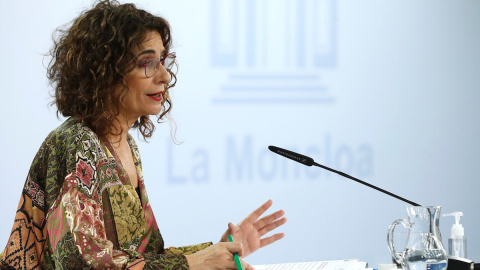 La portavoz del Gobierno y ministra de Hacienda, María Jesús Montero antes de la rueda de prensa tras el Consejo de Ministros celebrado en el Palacio de la Moncloa este martes.