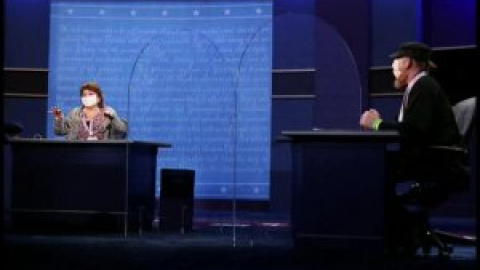 Kamala Harris y Mike Pence, separados por un cristal durante el debate