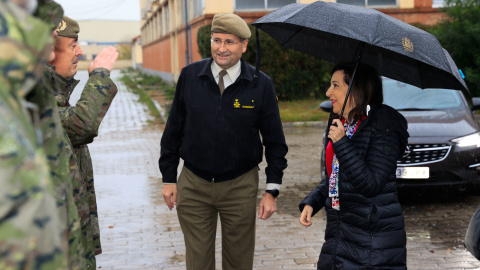 La ministra de Defensa, Margarita Robles, a su llegada para visitar el Parque y Centro de Mantenimiento de Sistemas Acorazados (PCMASA) número 1 y el Laboratorio Central del Ejército, en Madrid, a 9 de diciembre de 2022.