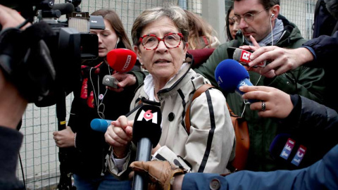 Viviane Lambert, madre de Vincent, se opone a que los médicos desconecten a su hijo de las máquinas que lo mantienen con vida a pesar de llevar en estado vegetativo desde 2014. (BENOIT TESSIER | REUTERS)