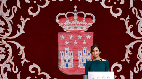 La presidenta de la Comunidad de Madrid, Isabel Díaz Ayuso, pronuncia un discurso durante el acto institucional organizado por el gobierno regional con motivo del Día de la Constitución (6 de diciembre) en el patio central de la Real Casa de Correos en