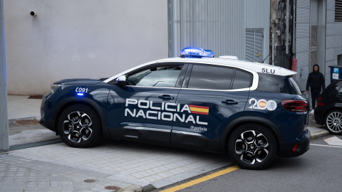 Un coche de la Policía Nacional llega a la Ciudad de la Justicia de Vigo, a 8 de abril de 2024.