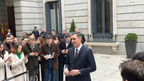 El presidente del Gobierno, Pedro Sánchez, en el patio del Congreso. Amanda García