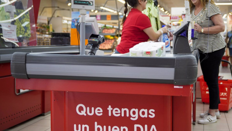 Dependienta de un supermercado de Dia. E.P.