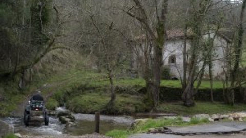 En uno de los últimos molinos en activo de Cantabria: así ha sobrevivido moliendo maíz durante más de un siglo