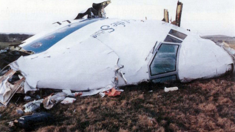 Restos del vuelo Pan Am en suelo escocés, en la localidad de Lockerbie.