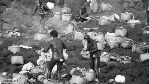 Mujeres buceadoras de Jeju, en 1974.