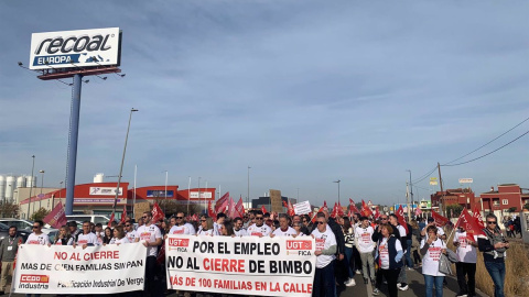 Manifestación de trabajadores de la fábrica de Bimbo en El Verger (Alacant) contra el cierre de la planta.