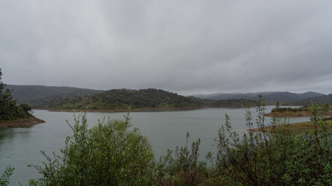 Vista del Pantano de la Minilla, embalse que suministra a la capital Andaluza, a 12 de Diciembre de 2022 en Sevilla, (Andalucía, España).