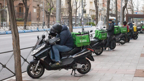 Repartidores de Uber Eats, en Madrid. E.P./Joaquin Corchero