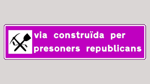 Una de las señales colocadas por el Gobierno balear a lo largo de los 300 kilómetros de carretera construidos mediante mano de obra de presos republicanos.