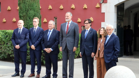 Foto de família amb el rei Felip VI que ha presidit l'acte inaugural