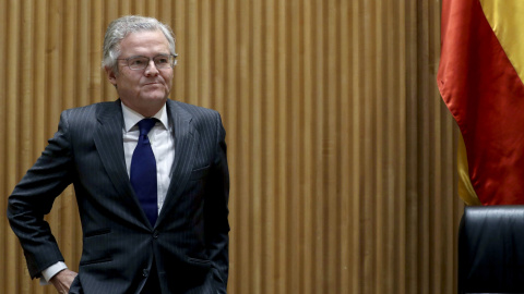 El presidente de la CNMV, Sebastián Albella, momentos antes de comparecer en la Comisión de investigación de la crisis financiera y rescate bancario, en el Congreso de los Diputados de Madrid. EFE/ Ballesteros