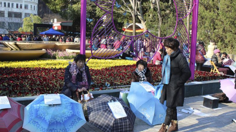 Parque del Pueblo (Shanghái) donde se celebra uno de los mercados de matrimonios más populares de China @ EFE