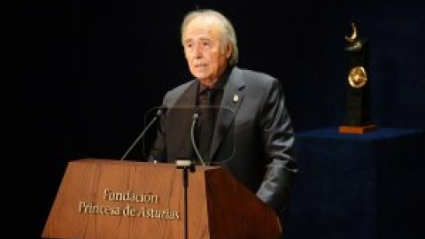 Serrat reivindica la libertad y la democracia frente a "un mundo hostil" tras recibir el Premio Princesa de Asturias de las Artes