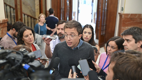 Errejón con periodistas en el Congreso