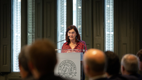 La presidenta de la CNMC, Cani Fernández, durante un coloquio, a 29 de marzo de 2022, en Barcelona.