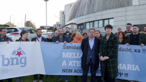 14/12/22 El alcalde de Pontevedra, Miguel Anxo Fernández Lores, y la portavoz nacional del BNG, Ana Pontón, en la protesta de este marte en el hospital Montecelo de Pontevedra.