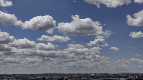 Vista general del cielo en la ciudad de Madrid.