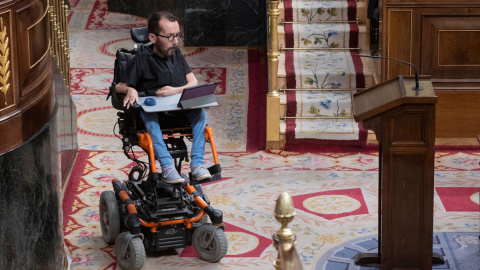 12/07/2022.- El portavoz de Unidas Podemos en el Congreso, Pablo Echenique, interviene desde el "foso" del hemiciclo durante el debate del estado de la nación. Alberto Ortega / Europa Press