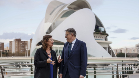 La presidenta del Govern de Illes Balears, Francina Armengol, y el presidente de la Generalitat Valenciana, Ximo Puig, en la II Cumbre Illes Balears-País Valencià, en el Museo de las Ciencias de València, a 14 de de diciembre de 2022, en Valencia, Paí