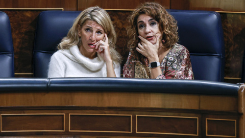 Las ministras de Trabajo, Yolanda Diaz, y Hacienda, María Jesús Montero, durante el pleno del Congreso.