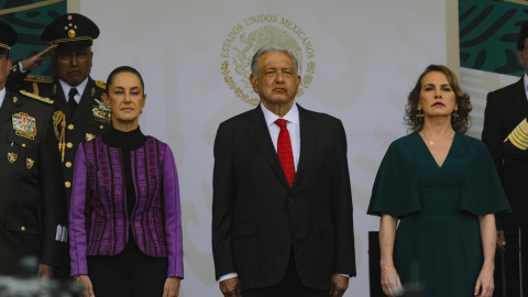 La presidenta electa de México, Claudia Sheinbaum, el presidente en funciones, Andrés Manuel López Obrador, y su esposa Beatriz Gutiérrez Mueller, a 16 de septiembre de 2024.