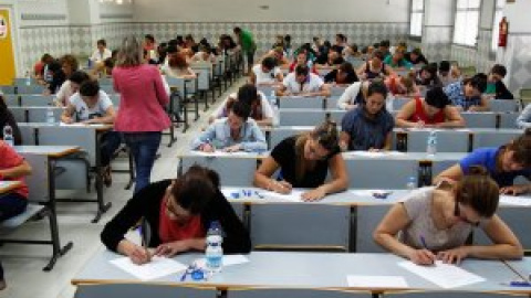 Un grupo de docentes acusa a las CCAA de sabotear las recientes oposiciones a profesor