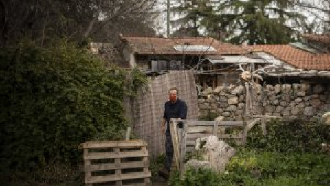 Navalquejigo, la aldea repoblada de la sierra de Madrid amenazada por el desalojo