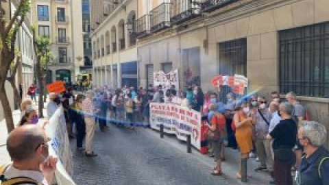 La Policía advierte a los médicos encerrados en la Consejería de Sanidad que podría haber detenciones