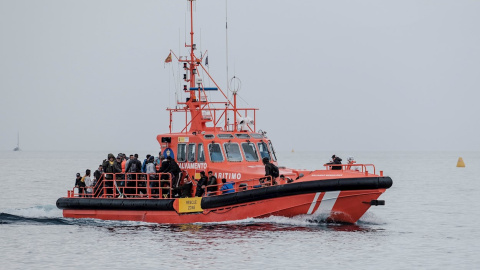 Salvamento Marítimo rescata este sábado a personas migrantes en las costas de Canarias. - EFE