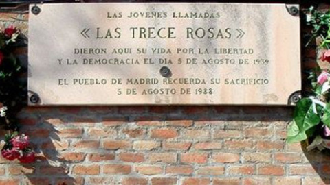 Placa conmemorativa del fusilamiento hace 75 años de Las 13 Rosas.