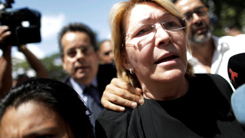 La fiscal general de Venezuela, Luisa Ortega Díaz, a su salida de la sede del Ministerio Público en Caracas.- REUTERS/Ueslei Marcelino