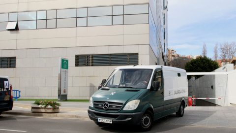 Imagen recurso de un vehículo de la Guardia Civil saliendo de los juzgados de Almería. - Europa Press