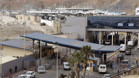 Imagen de la frontera del Tarajal, que separa Ceuta de Marruecos. EFE