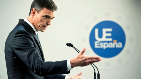 El presidente del Gobierno, Pedro Sánchez, durante la rueda de prensa desde Bruselas al término de su primera participación en un Consejo Europeo.- EFE/ Horst Wagner