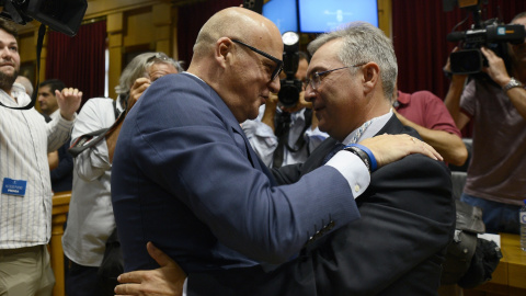 6/5/24 El expresidente de la Diputación de Ourense, José Manuel Baltar, y su sucesor, :Luis Menor, en el pleno en el que éste tomó posesión el pasado 17 de julio