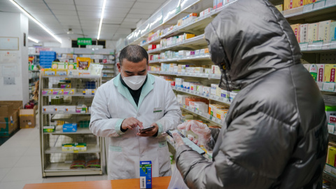 Aumento de compras en las farmacias chinas