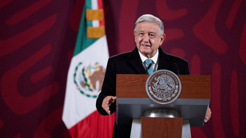 El presidente de México, Andrés Manuel López Obrador, declara ante los medios en una imagen tomada el 16 de diciembre de 2022