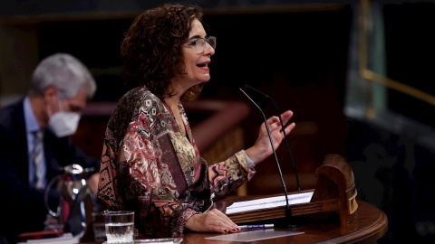 12/11/2020.- La ministra de Hacienda, María Jesús Montero, durante su réplica en el Congreso este jueves durante la segunda jornada de debate a la totalidad de los Presupuestos de 2021. EFE/Chema Moya