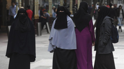 Mujeres con velo islámico. REUTERS