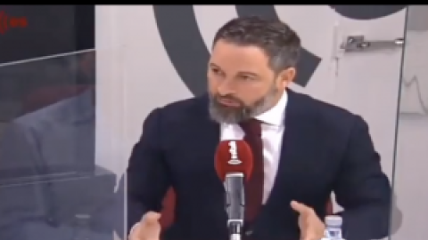 Las beligerantes declaraciones de Abascal en el programa de Losantos instando a Sánchez a "abofetear a Aragonès en directo"