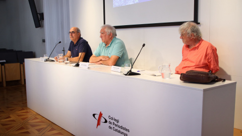 Pepe Sánchez, president de la Coordinadora Veïnal del Baix Besòs, i Camilo Ramos, president de la FAVB, en roda de premsa