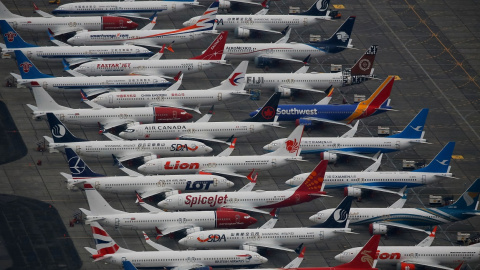 Decenas de aviones Boeing 737 MAX en tierra, estacionados en el Aeropuerto Internacional del Condado de Grant, en Moses Lake (Washington, EEUU).. REUTERS / Lindsey Wasson