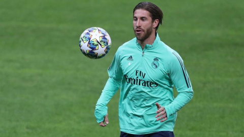 Sergio Ramos durante el entrenamiento del Real Madrid en el estadio Al Sami Yen de Estambul. /EFE