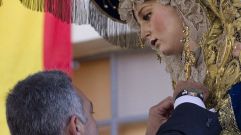 Acto de imposición de la medalla al Mérito Policial a la virgen María Santísima del Amor. /EFE