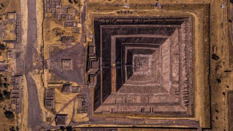 'Geometría del sol', Teotihuacan (México). Segundo premio (Ciudades) del concurso Travel Photographer of the year 2018. ENRICO PESCANTINI/NATIONAL GEOGRAPHIC