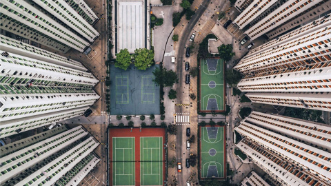 'Solo entre la muchedumbre', Hong Kong (China). Mención de honor (Ciudades) del concurso Travel Photographer of the year 2018. GARY CUMMINS/NATIONAL GEOGRAPHIC