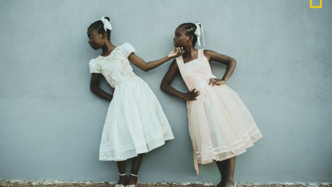 'Leida y Laelle, te llevaré', Estrela (Haití). Segundo premio (Gente) del concurso Travel Photographer of the year 2018. TATI ITAT/NATIONAL GEOGRAPHIC