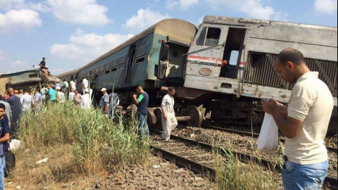 28 muertos y 74 heridos por la colisión frontal de dos trenes en Alexandría. / Twitter @amrsalama